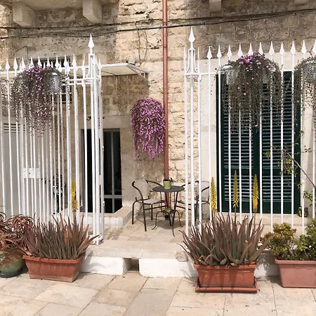Sulle Antiche Mura Di Cinta Molfetta